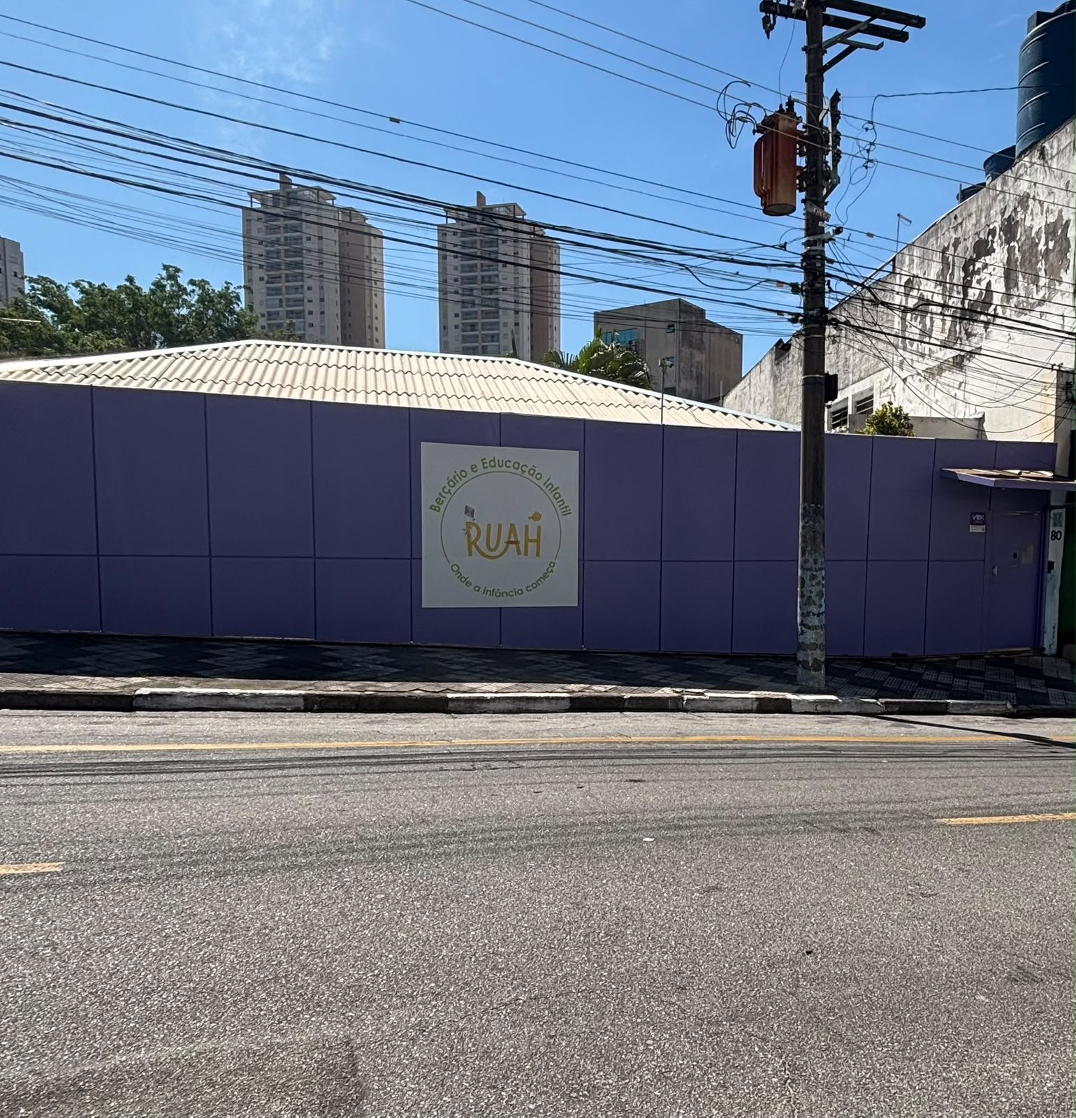 Fachada da RUAH, vista da rua
